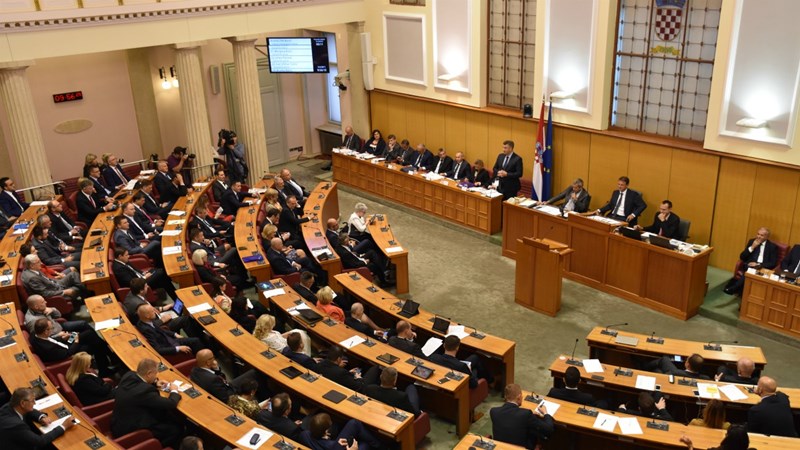 Plenković u Saboru: Nastavljamo transparentno s procesom restrukturiranja Agrokora i želimo očuvanje radnih mjesta